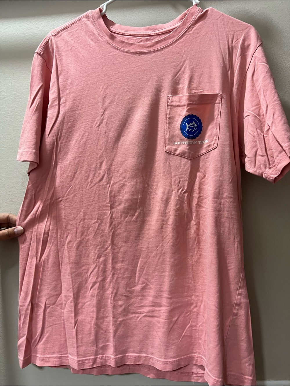 Southern Tide Men's Coral Pocket Tee with Blue Logo
